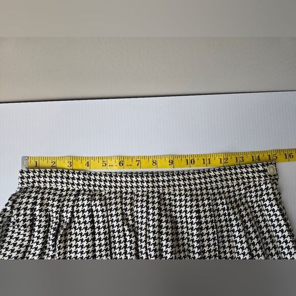 Lauren Ralph Lauren Pleated Skirt 100% Silk Sz 8 - Picture 6 of 6